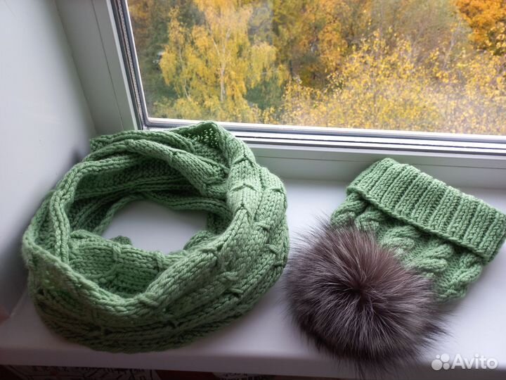 Вязанная шапка, шарф. Натуральные помпоны