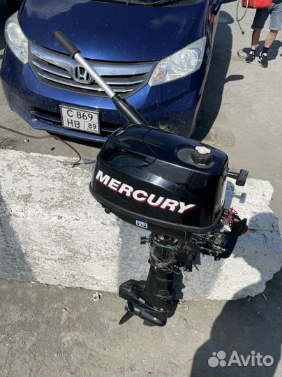 Надувная лодка с мотором Меркурий 5 сил 4х тактный