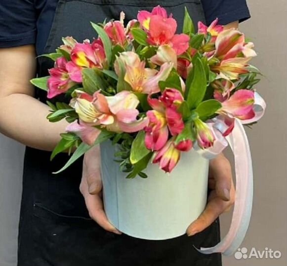 Корзина с альстромерией цветы и подарки на день ро