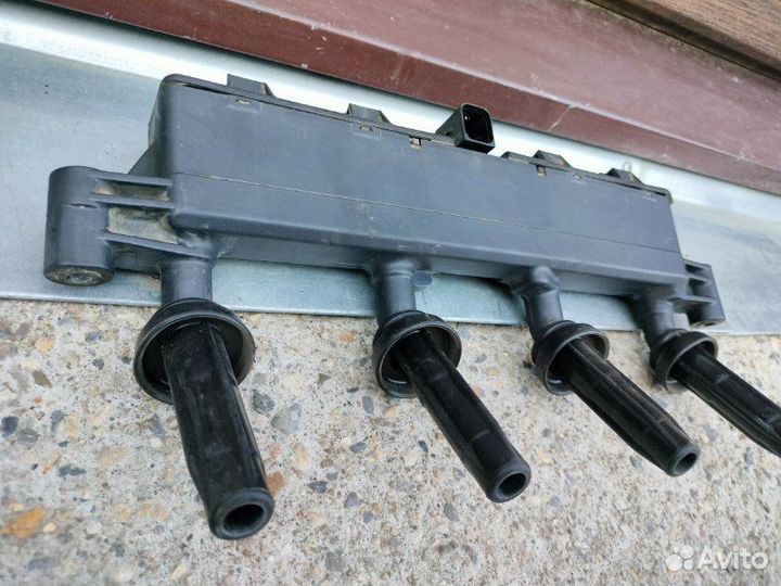 Катушка зажигания Peugeot Partner минивен 1.4 KFW