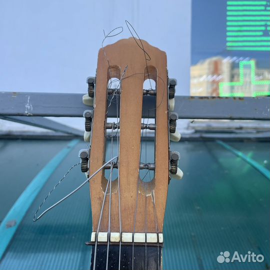 Старинная гитара акустическая шестиструнная