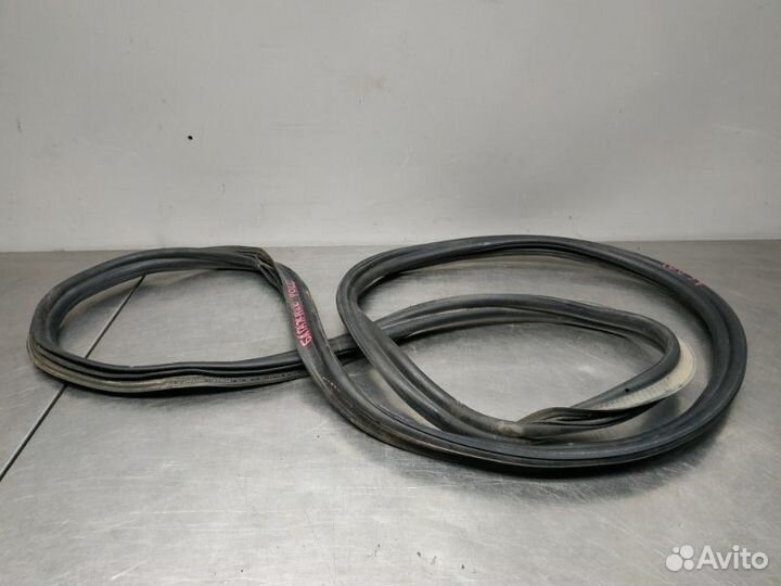 Уплотнитель крышки багажника задний Volkswagen