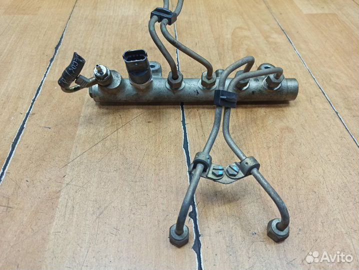 Топливная рампа Opel Astra H Z17DTL 2004