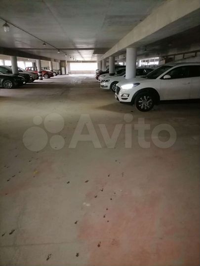 Машиноместо, 10 м²