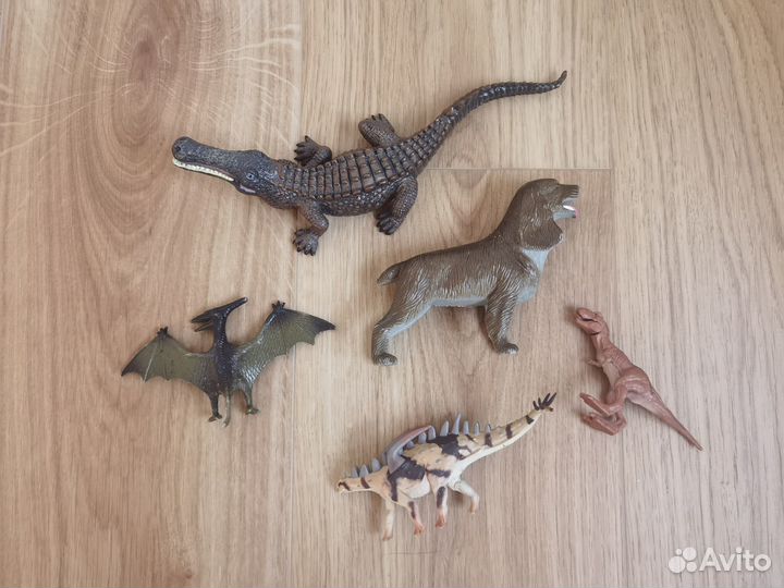 Фигурки животных, динозавров