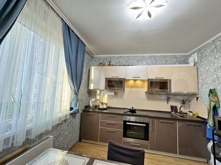 4-к. квартира, 93 м², 4/14 эт.