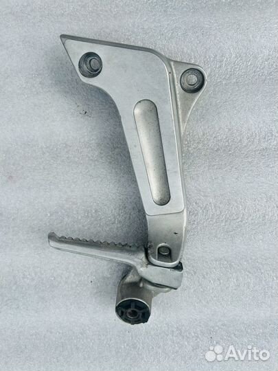 Honda CB1000 92 правый пассажирский кронштейн