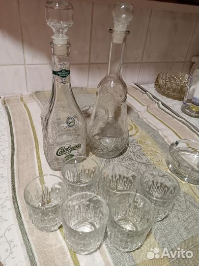 Графин, рюмки, пепельницы