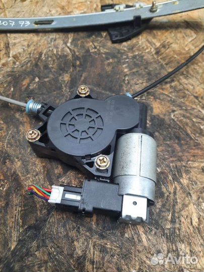 Стеклоподъемник электрический передний правый