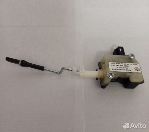 Электромагнитный замок лючка бензобака, 1K5810773A