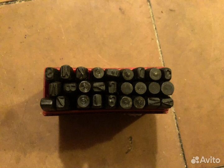 Клеймы латиница и числа