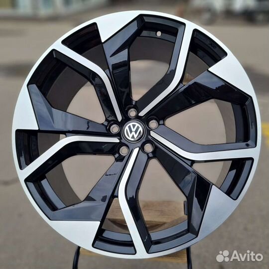 Диски Audi Q7 Q8 Volkswagen Touareg R21 5 112