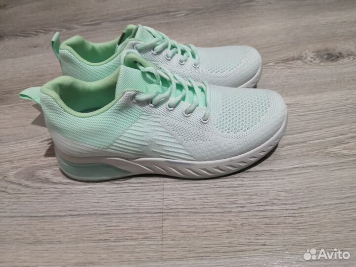 Кроссовки женские Escan