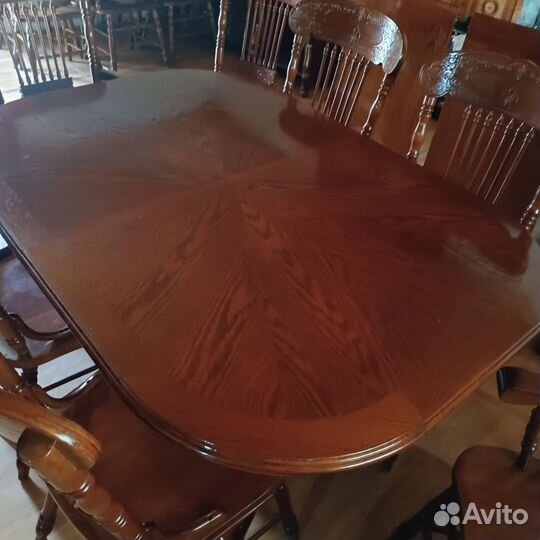 Стол и стулья