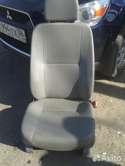 Продам сиденье пассажирское Volkswagen Crafter