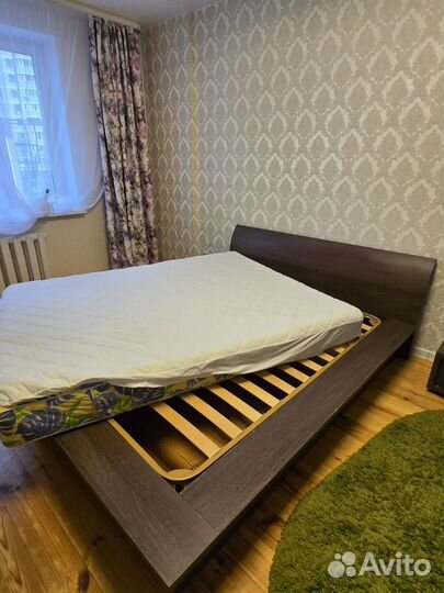 Кровать двухспальная с матрасом