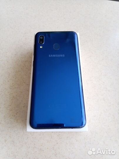 Samsung Galaxy A20, 3/32 ГБ