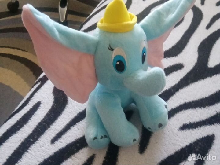 Слоник дамбо