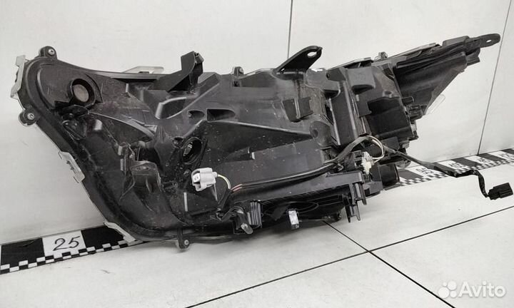 Фара правая Toyota Rav4 XA50 LED