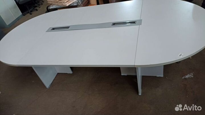 Стол для переговоров