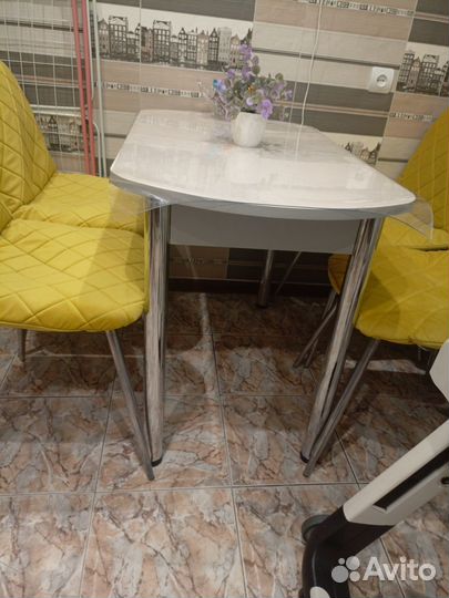 Кухонный стол