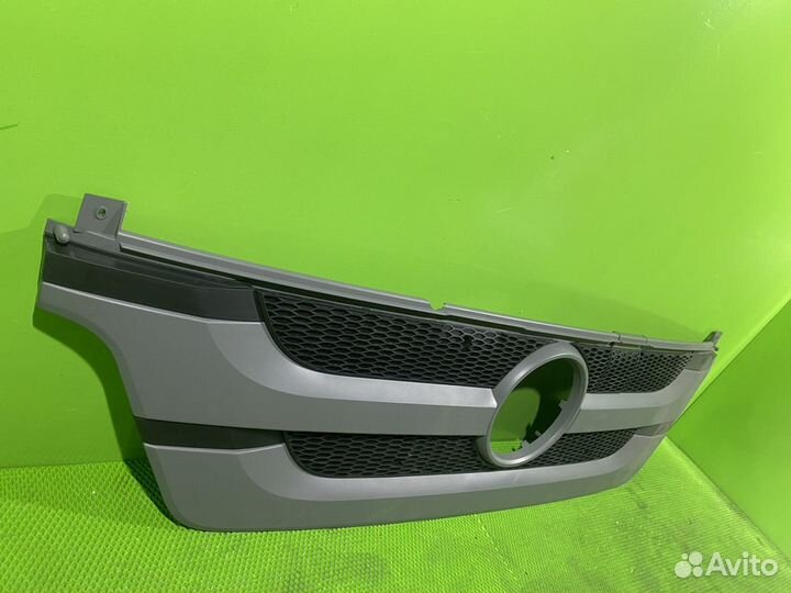 Решетка радиатора Mercedes Axor 3