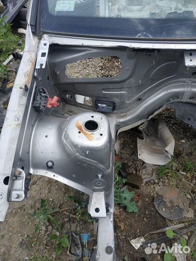 Четверть передняя w164 Ml Mercedes