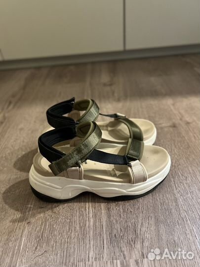 Сандалии на платформе Zara 39