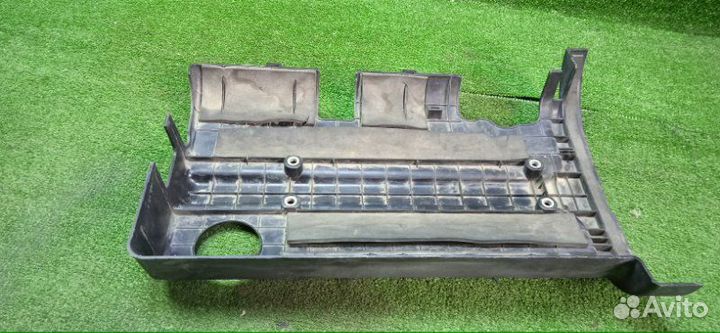 Накладка декоротивная на двигатель передняя