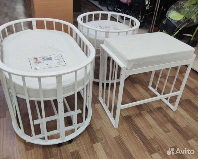 Детская кроватка с маятником круглая