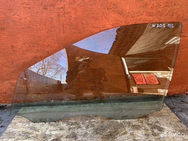 Стекло переднее левое Mercedes w203