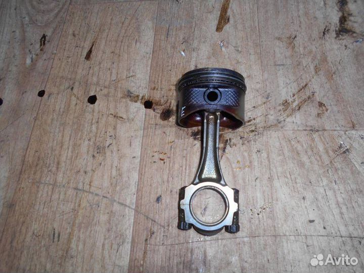 Поршень с шатуном Toyota Carina E 1992-1997