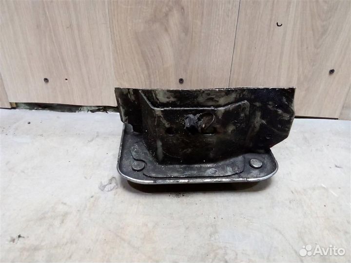 Кронштейн усилителя переднего бампера правый от F