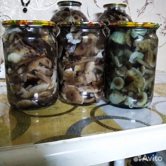 Грибы опята, грузди маринованные