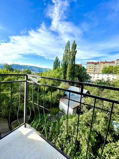 3-к. квартира, 100 м², 3/11 эт.