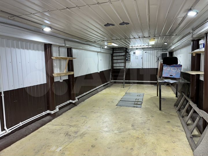 Гараж, > 30 м²