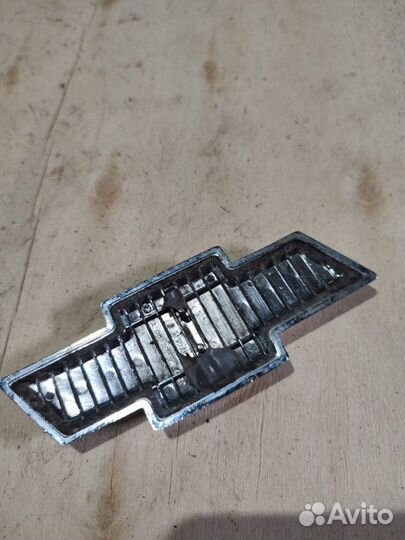 Эмблема крышки багажника Chevrolet Aveo T250