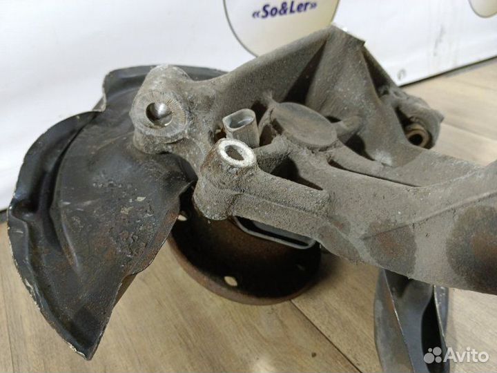 Кулак поворотный задний правый Volkswagen Passat