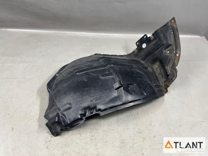 Подкрылок передний правый nissan skyline