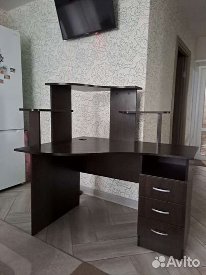 Компьютерный стол