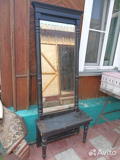 Старинное напольное зеркало