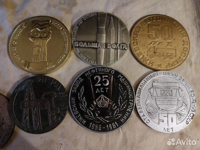 Настольные и памятные медали