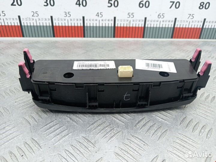 Блок управления климатической установкой Toyota Avensis