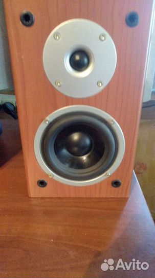 Колонки полочные Еленберг. Цетральная канал Jamo