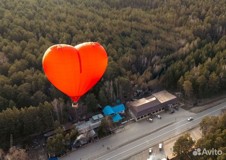 Полет на воздушном шаре в форме сердца