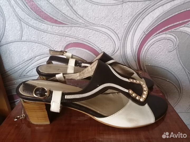 Босоножки женские