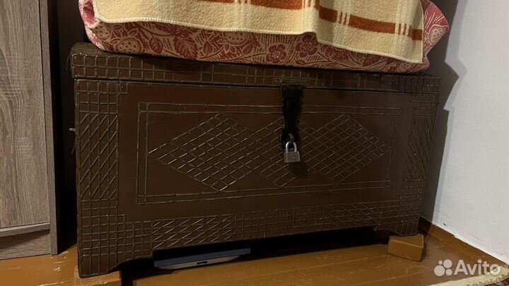 Сундук старинный