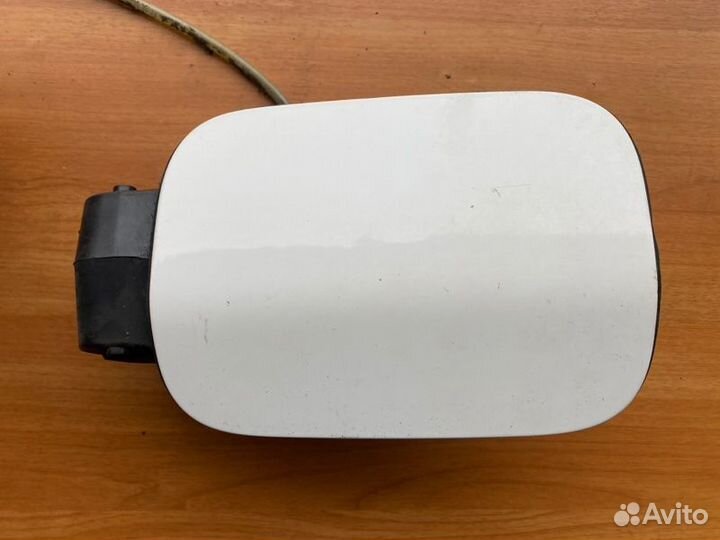 Лючок бензобака Skoda Superb седан сayc 2012