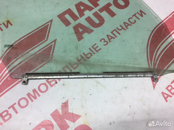 Стекло двери Suzuki SX4 2011