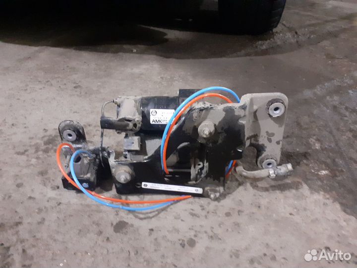 Компрессор пневмоподвески BMW X5/X6 (Е70/E71)
